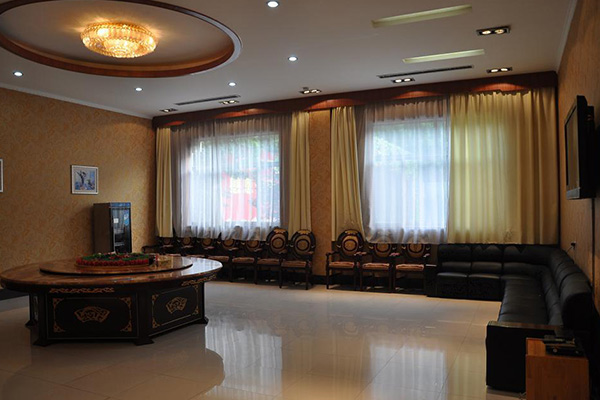 �������